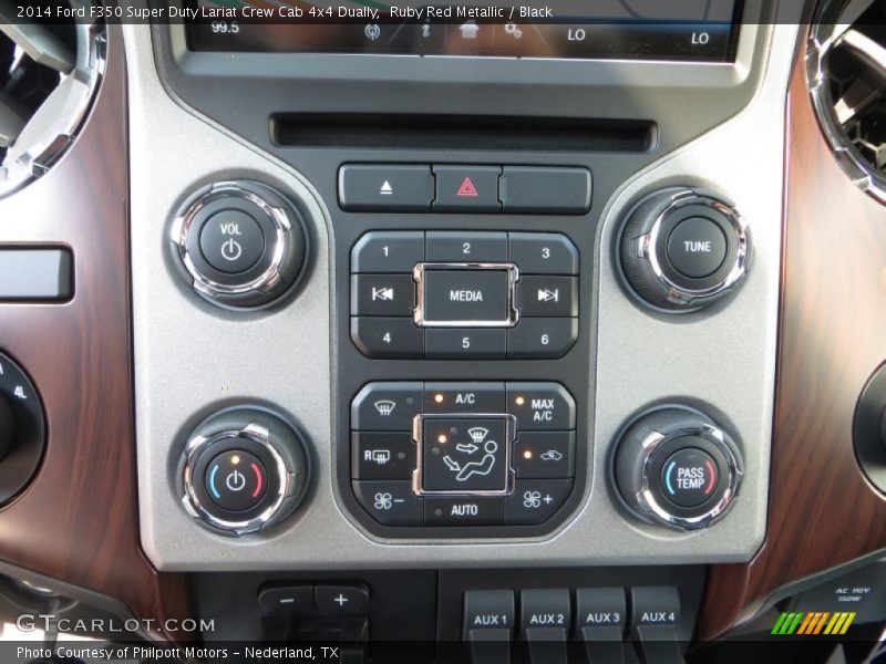 Controls of 2014 F350 Super Duty Lariat Crew Cab 4x4 Dually