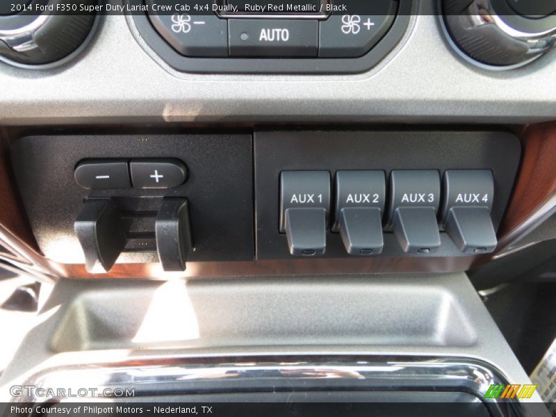 Controls of 2014 F350 Super Duty Lariat Crew Cab 4x4 Dually
