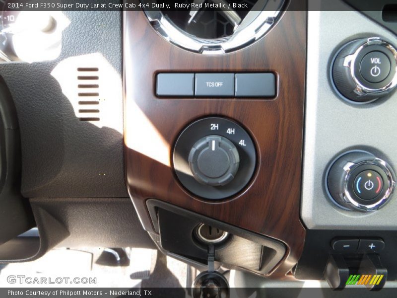 Controls of 2014 F350 Super Duty Lariat Crew Cab 4x4 Dually
