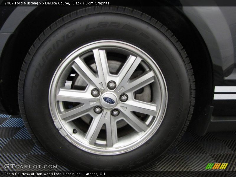 Black / Light Graphite 2007 Ford Mustang V6 Deluxe Coupe