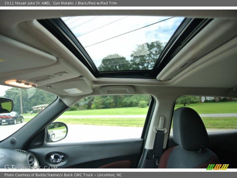 Sunroof of 2011 Juke SV AWD