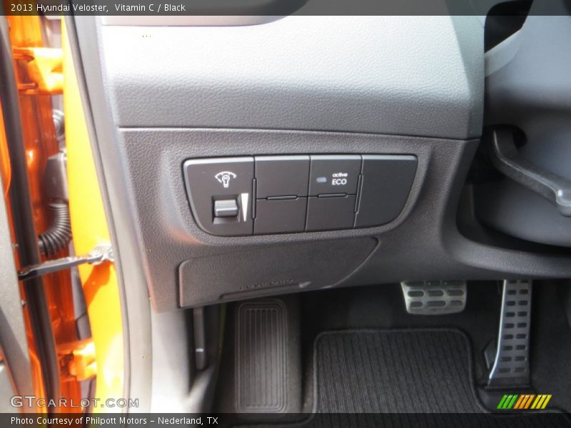 Vitamin C / Black 2013 Hyundai Veloster