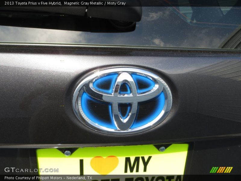 Magnetic Gray Metallic / Misty Gray 2013 Toyota Prius v Five Hybrid