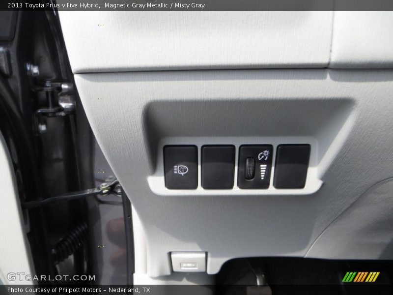 Magnetic Gray Metallic / Misty Gray 2013 Toyota Prius v Five Hybrid