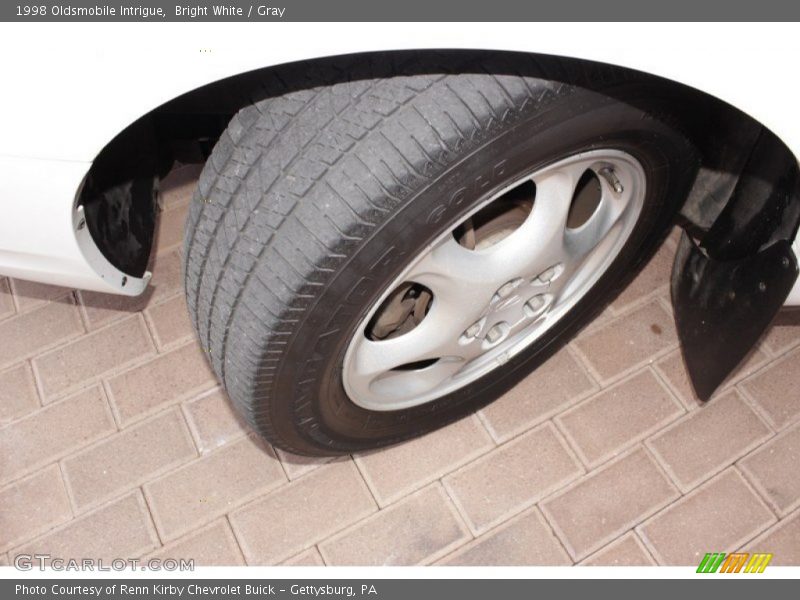 Bright White / Gray 1998 Oldsmobile Intrigue