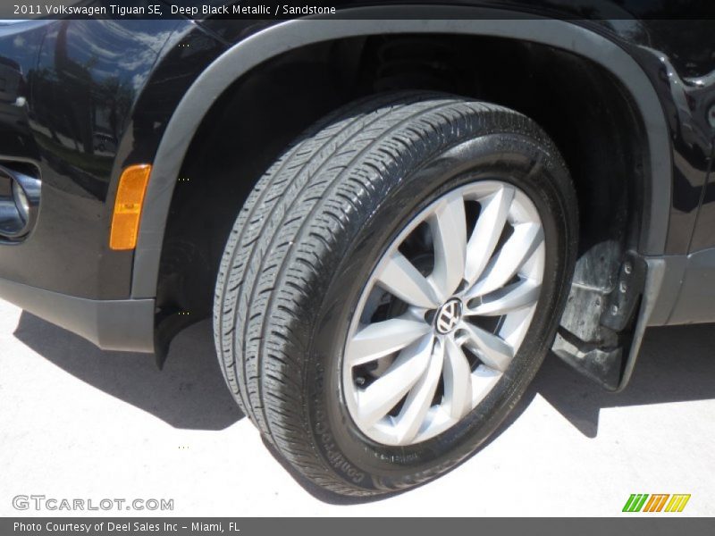 Deep Black Metallic / Sandstone 2011 Volkswagen Tiguan SE