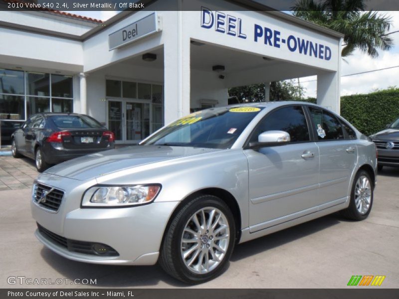 Silver Metallic / Off Black 2010 Volvo S40 2.4i