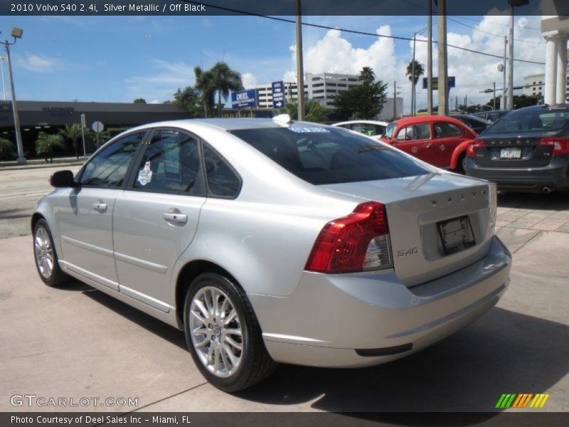 Silver Metallic / Off Black 2010 Volvo S40 2.4i