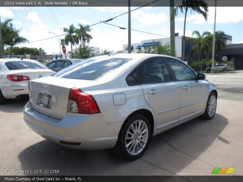 Silver Metallic / Off Black 2010 Volvo S40 2.4i