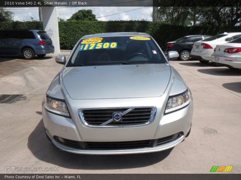 Silver Metallic / Off Black 2010 Volvo S40 2.4i