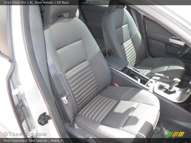 Silver Metallic / Off Black 2010 Volvo S40 2.4i