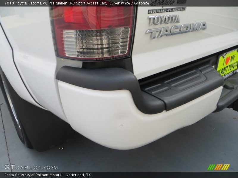 Super White / Graphite 2010 Toyota Tacoma V6 PreRunner TRD Sport Access Cab