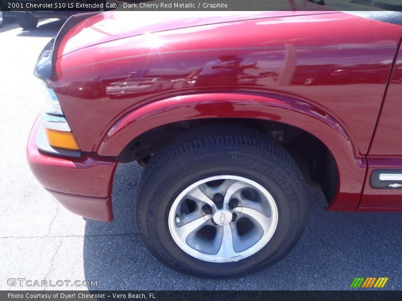 Dark Cherry Red Metallic / Graphite 2001 Chevrolet S10 LS Extended Cab