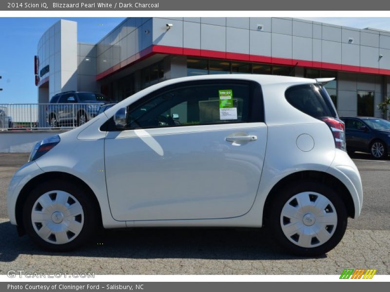 Blizzaard Pearl White / Dark Charcoal 2014 Scion iQ