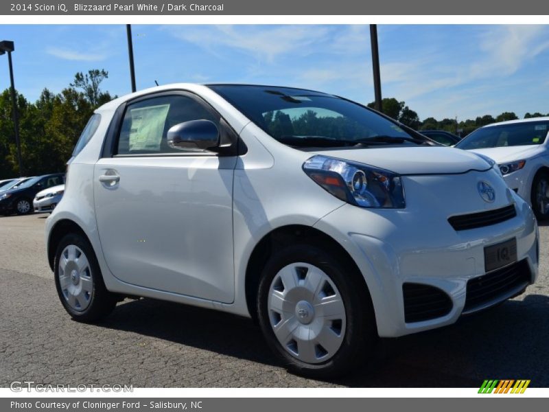 Blizzaard Pearl White / Dark Charcoal 2014 Scion iQ