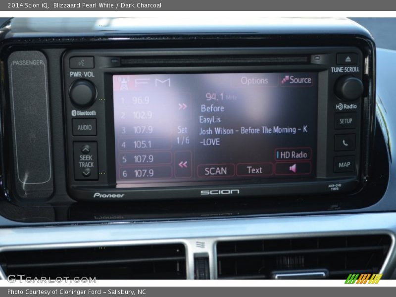 Blizzaard Pearl White / Dark Charcoal 2014 Scion iQ