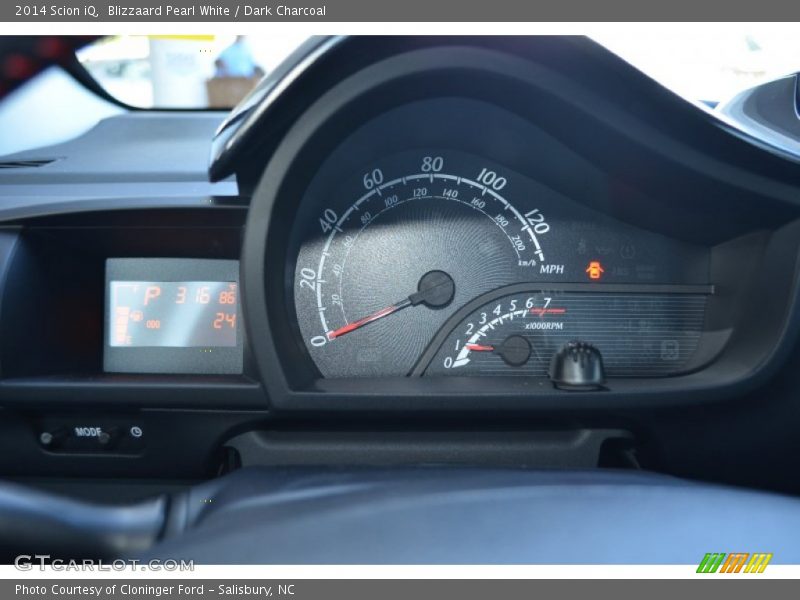 Blizzaard Pearl White / Dark Charcoal 2014 Scion iQ