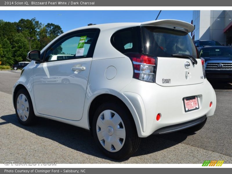Blizzaard Pearl White / Dark Charcoal 2014 Scion iQ