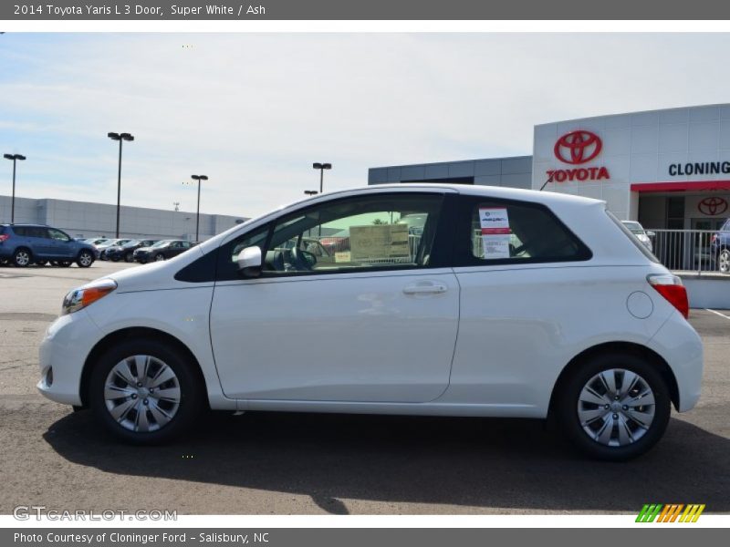 Super White / Ash 2014 Toyota Yaris L 3 Door