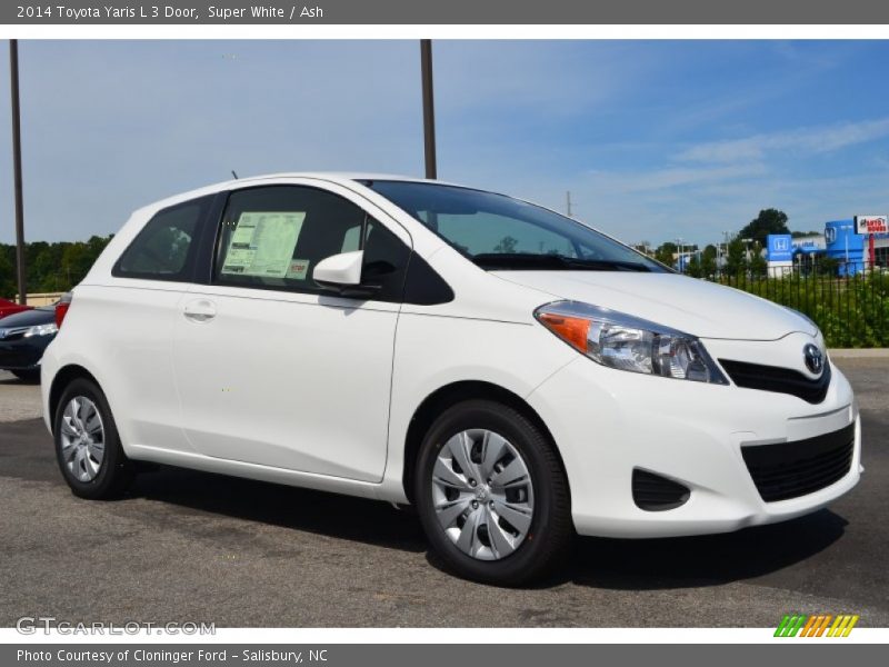 Super White / Ash 2014 Toyota Yaris L 3 Door