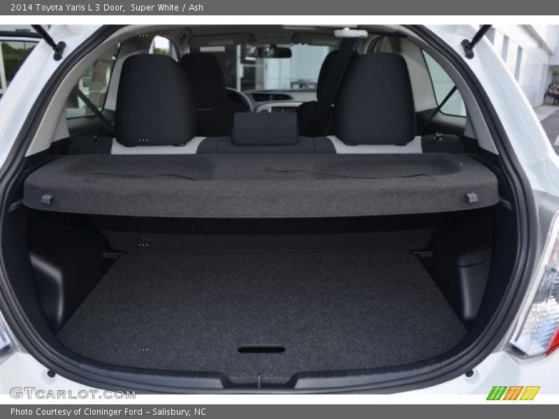 Super White / Ash 2014 Toyota Yaris L 3 Door
