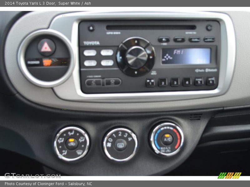 Super White / Ash 2014 Toyota Yaris L 3 Door
