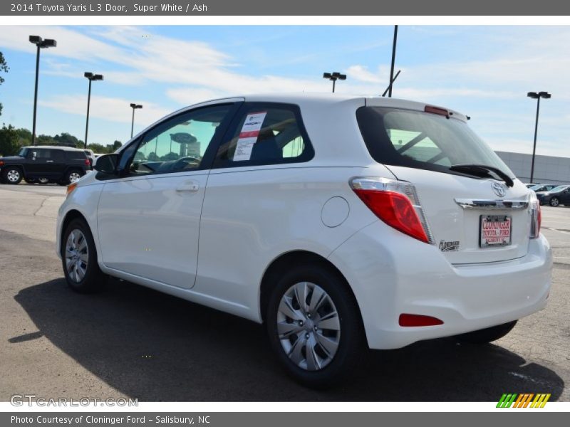 Super White / Ash 2014 Toyota Yaris L 3 Door