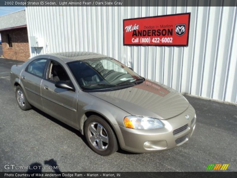 Light Almond Pearl / Dark Slate Gray 2002 Dodge Stratus ES Sedan