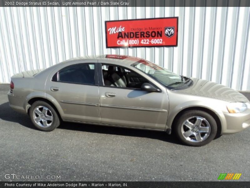 Light Almond Pearl / Dark Slate Gray 2002 Dodge Stratus ES Sedan