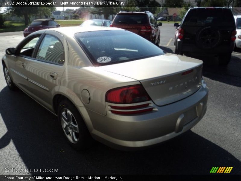 Light Almond Pearl / Dark Slate Gray 2002 Dodge Stratus ES Sedan