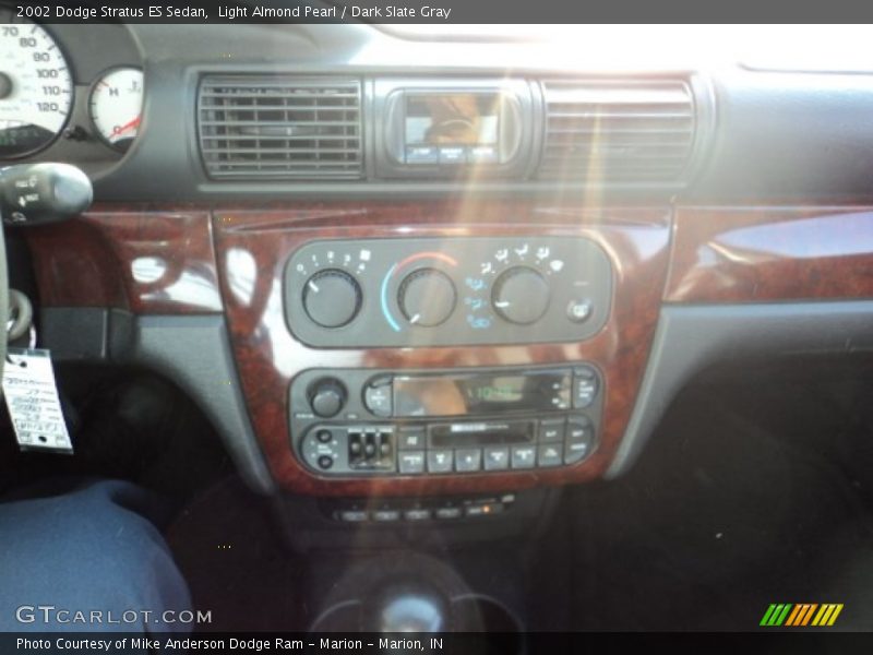 Light Almond Pearl / Dark Slate Gray 2002 Dodge Stratus ES Sedan