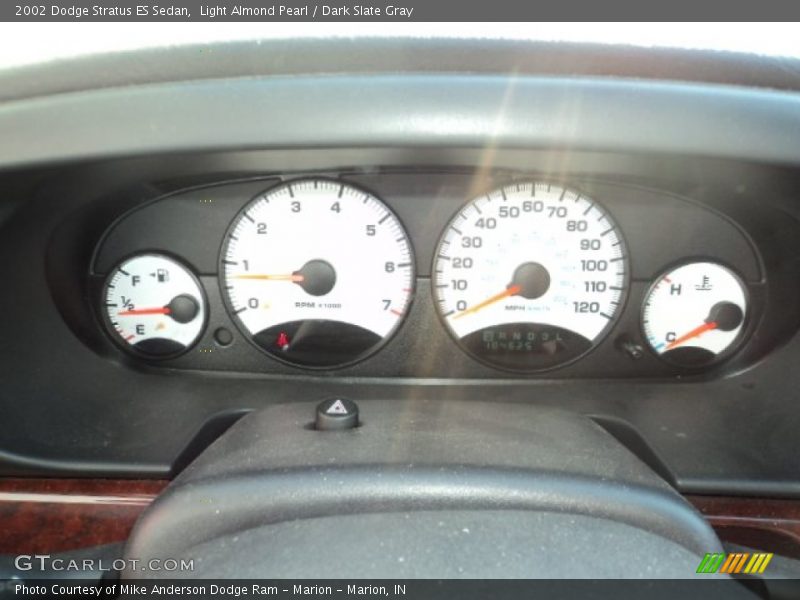 Light Almond Pearl / Dark Slate Gray 2002 Dodge Stratus ES Sedan