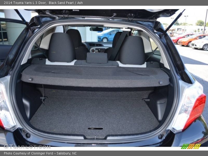  2014 Yaris L 3 Door Trunk