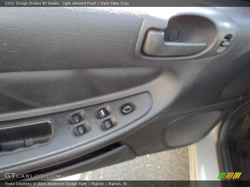 Light Almond Pearl / Dark Slate Gray 2002 Dodge Stratus ES Sedan