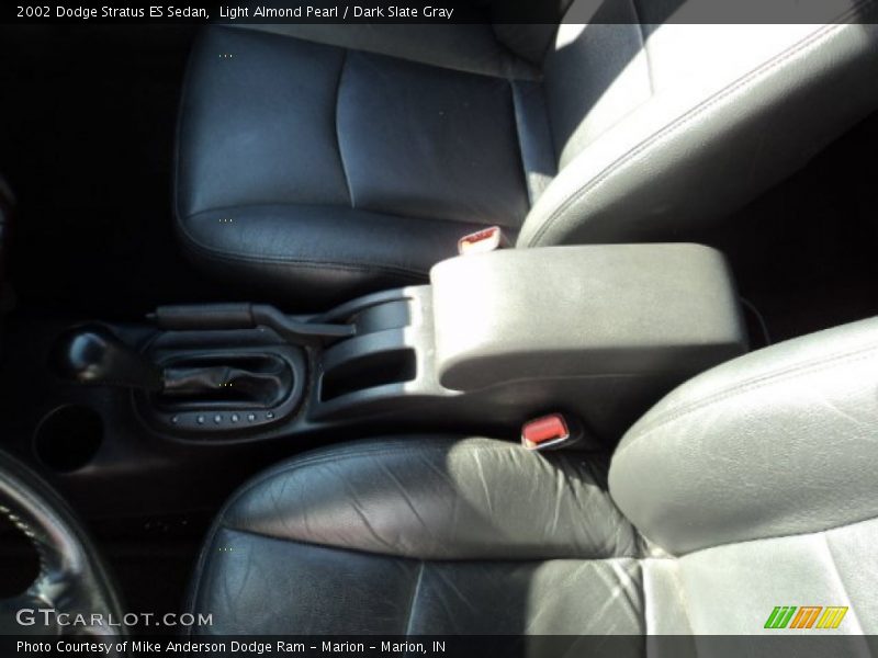 Light Almond Pearl / Dark Slate Gray 2002 Dodge Stratus ES Sedan