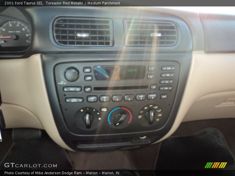 Toreador Red Metallic / Medium Parchment 2001 Ford Taurus SES