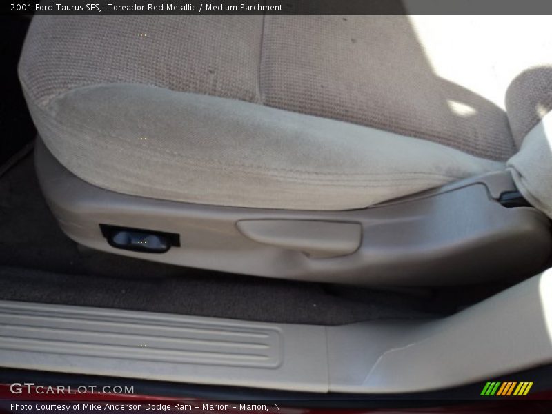 Toreador Red Metallic / Medium Parchment 2001 Ford Taurus SES