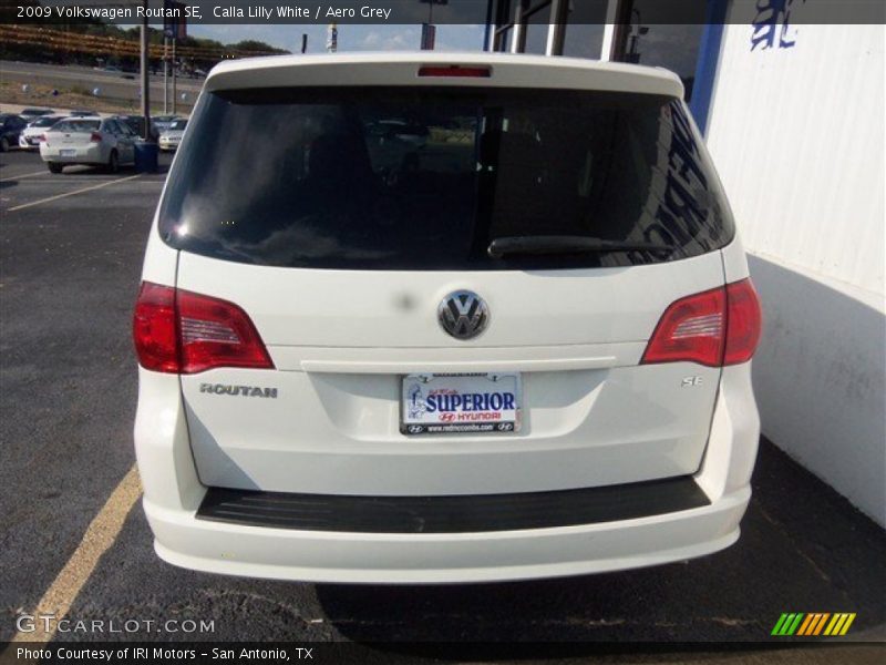 Calla Lilly White / Aero Grey 2009 Volkswagen Routan SE
