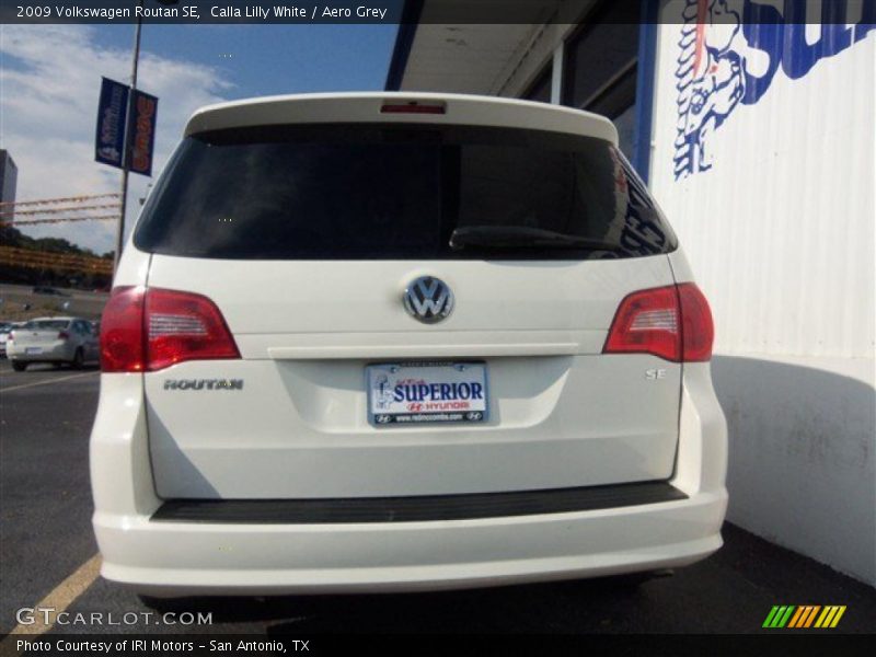 Calla Lilly White / Aero Grey 2009 Volkswagen Routan SE