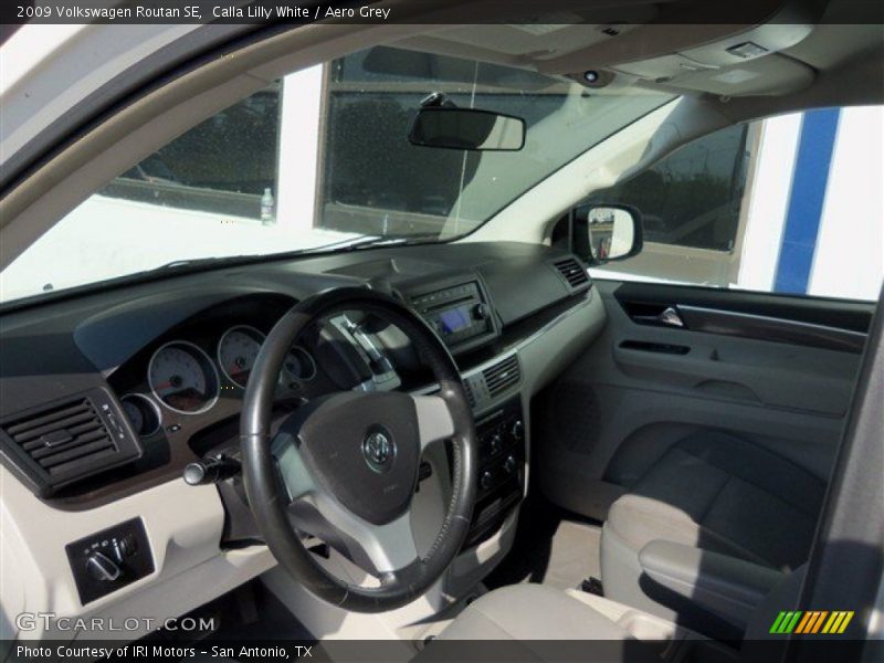 Calla Lilly White / Aero Grey 2009 Volkswagen Routan SE