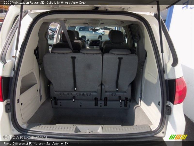 Calla Lilly White / Aero Grey 2009 Volkswagen Routan SE