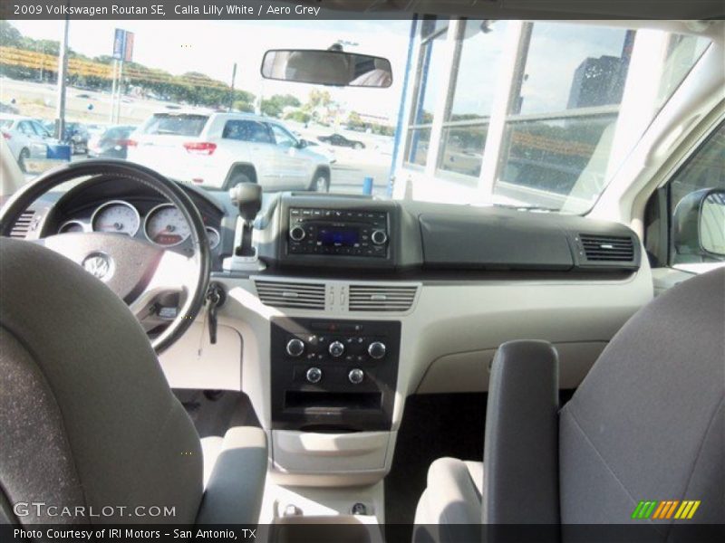 Calla Lilly White / Aero Grey 2009 Volkswagen Routan SE