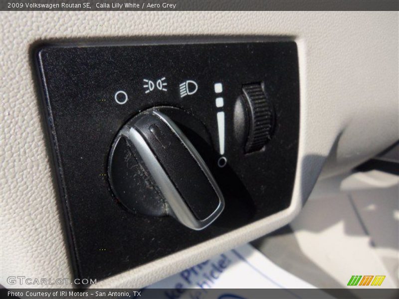 Calla Lilly White / Aero Grey 2009 Volkswagen Routan SE