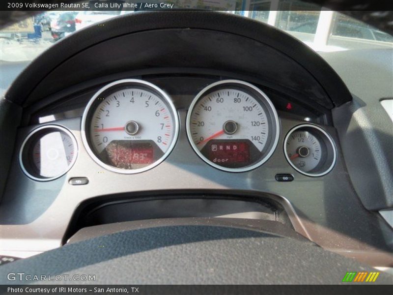 Calla Lilly White / Aero Grey 2009 Volkswagen Routan SE