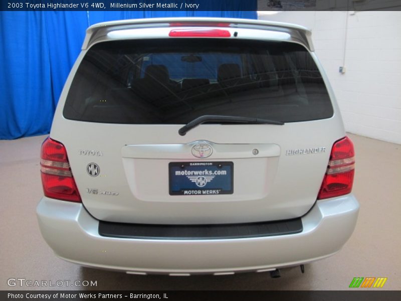 Millenium Silver Metallic / Ivory 2003 Toyota Highlander V6 4WD