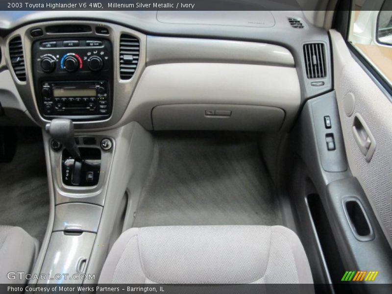 Millenium Silver Metallic / Ivory 2003 Toyota Highlander V6 4WD