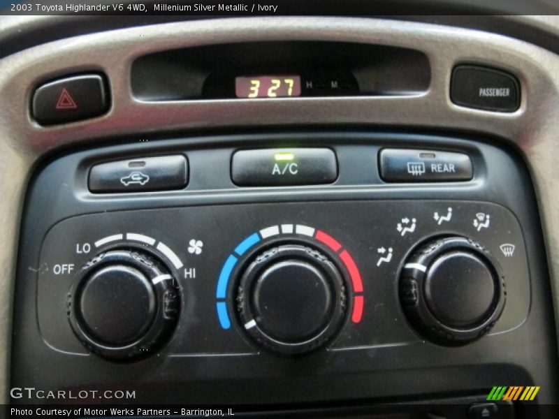 Millenium Silver Metallic / Ivory 2003 Toyota Highlander V6 4WD