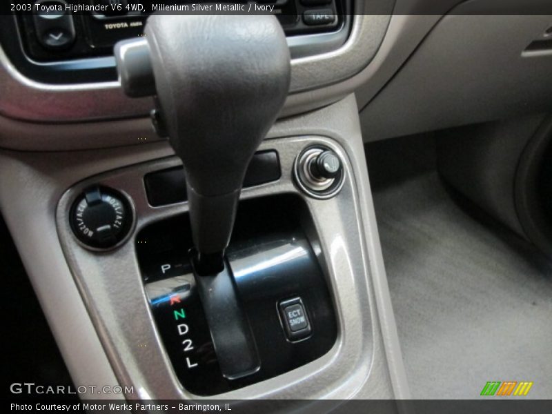 Millenium Silver Metallic / Ivory 2003 Toyota Highlander V6 4WD