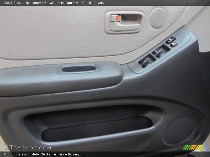 Millenium Silver Metallic / Ivory 2003 Toyota Highlander V6 4WD