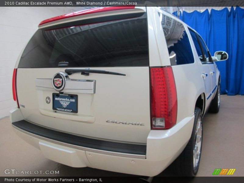White Diamond / Cashmere/Cocoa 2010 Cadillac Escalade Premium AWD